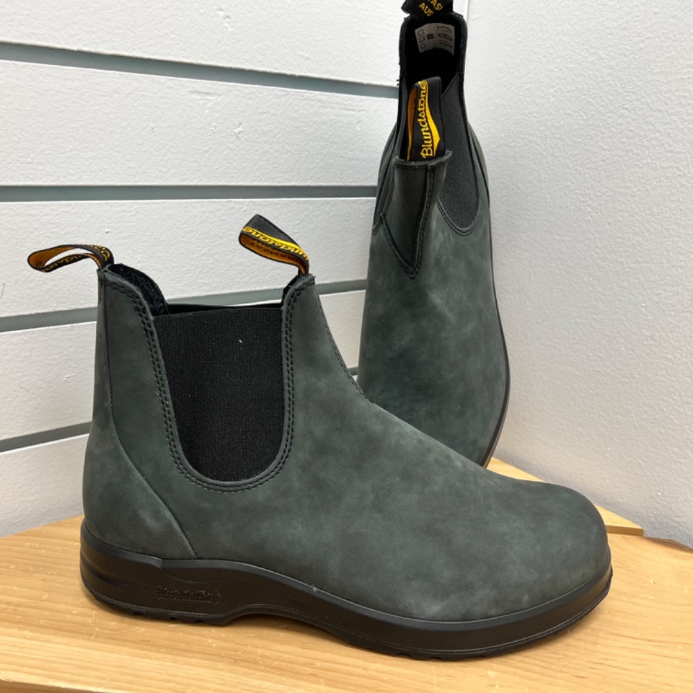 Blundstone #2055 MEN'S ALL-TERRAIN CHELSEA BOOTS - RUSTIC BLACK - Size 10.5